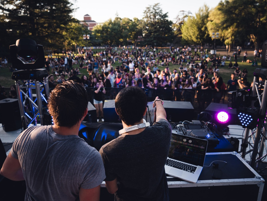 ติดต่อ เทศกาลดนตรีฤดูหนาว