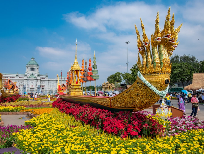 Her Majesty The Queen's Birthday (Mother's Day)